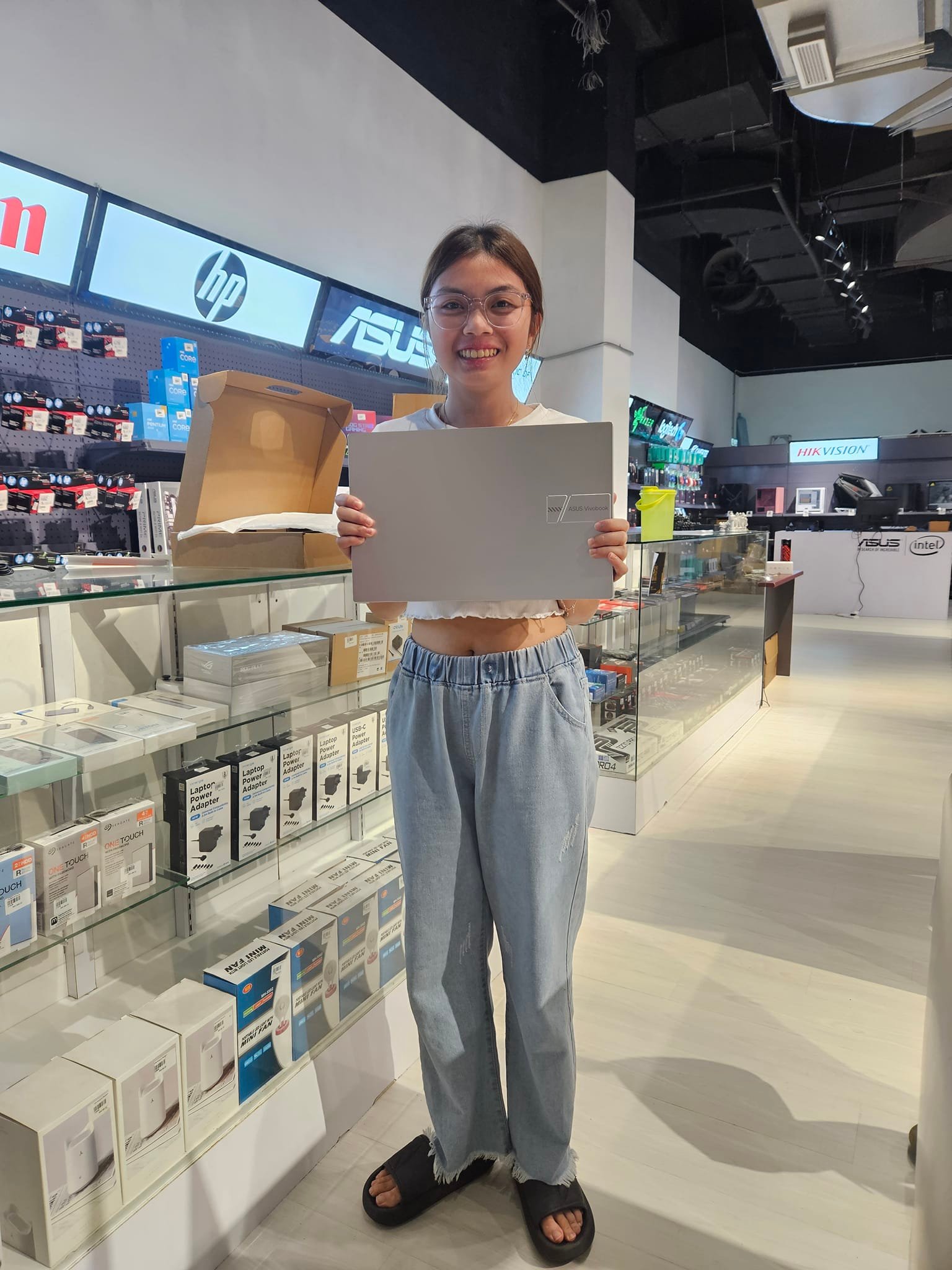 I.T - Paling baru #ASUS #VIVOBOOK #A1502V RM2799 Saja ‼️ Processor kuat ...