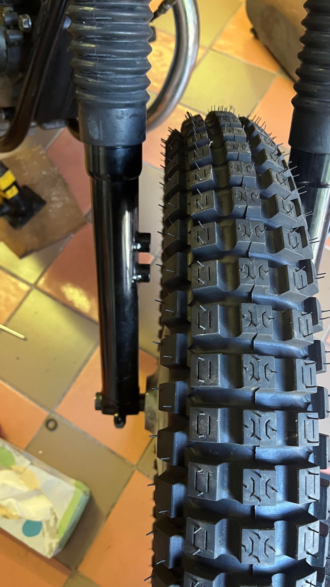 What causes front wheel spacing issues on a Kawasaki W1SA?