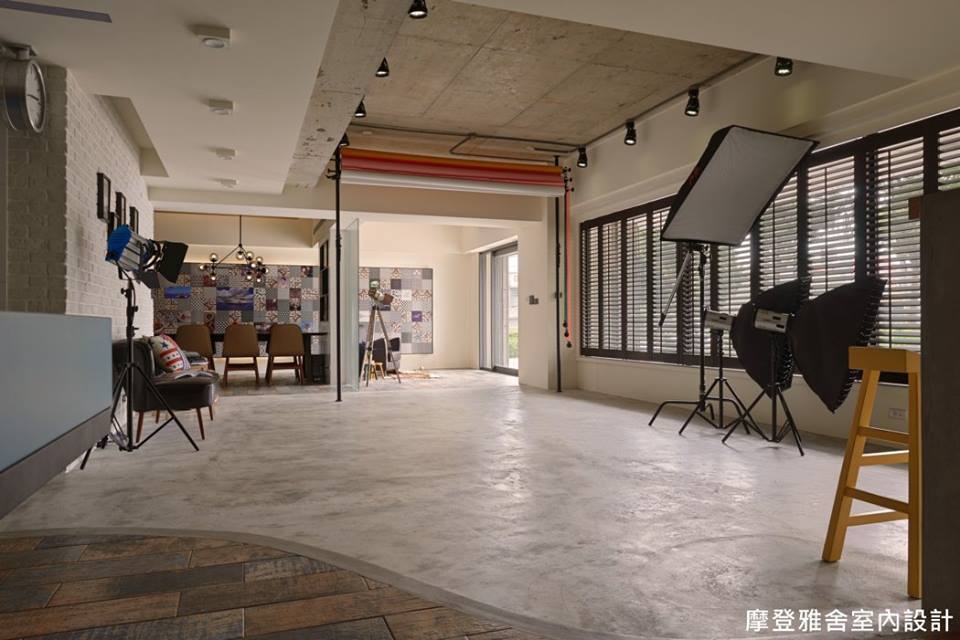 鄉村風渡假豪宅設計 摩登雅舍 - 把冷調的工業風與暖調的鄉村風放進攝影工作室裡，會是什麼樣子呢?從玄關、洽談區的鏽銅與... | Facebook