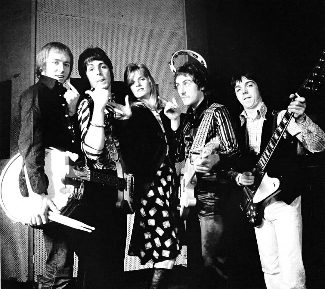 Jimmy McCulloch and Paul McCartney at Abbey Road