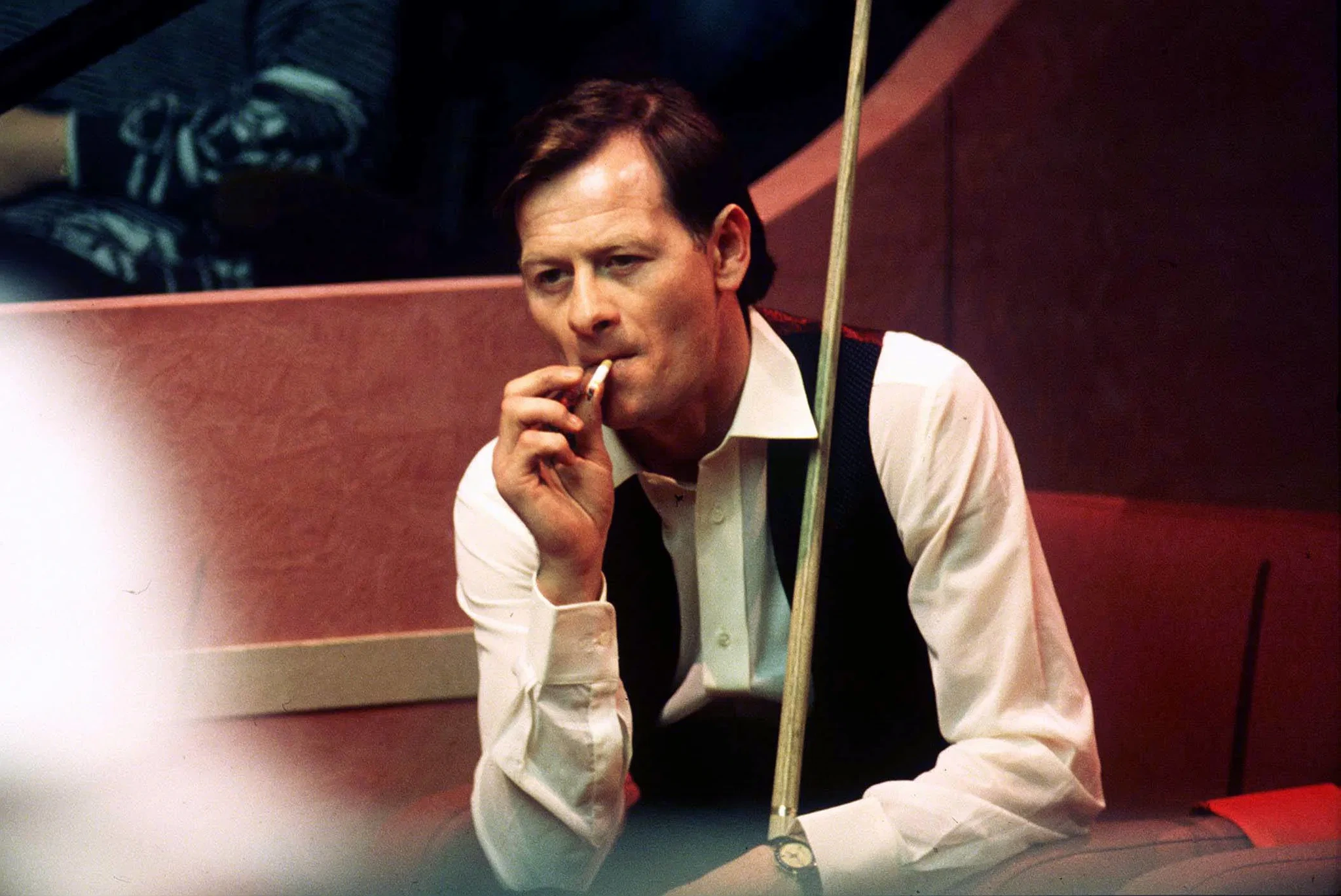 which snooker players smoke cigarettes 44 years ago today Alex Higgins 69🔵 On May 14, 1982, 20-year-old Jimmy  White became the youngest player in snooker history to play in the  semi-finals of the World Championship. He led