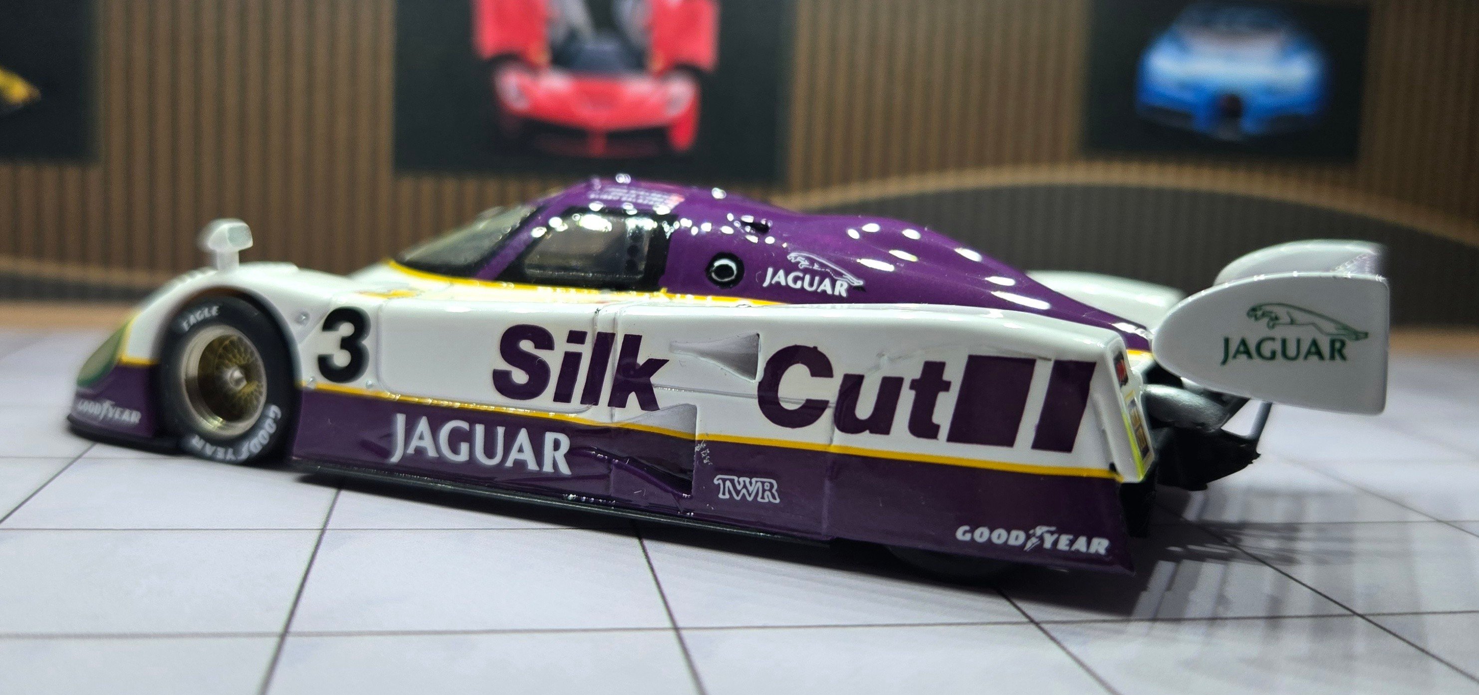 Top Marques 1/18 ZIL-4104 Presidential Jaguar XJR9 Le Mans Winner 1988