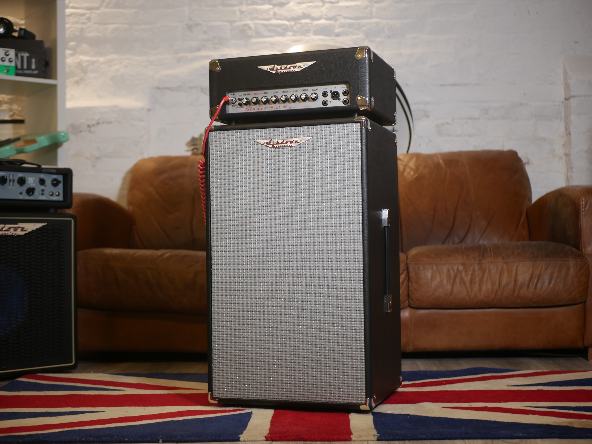 The Ashdown Mini-Rig is a 250w solid state bass head and 2x10