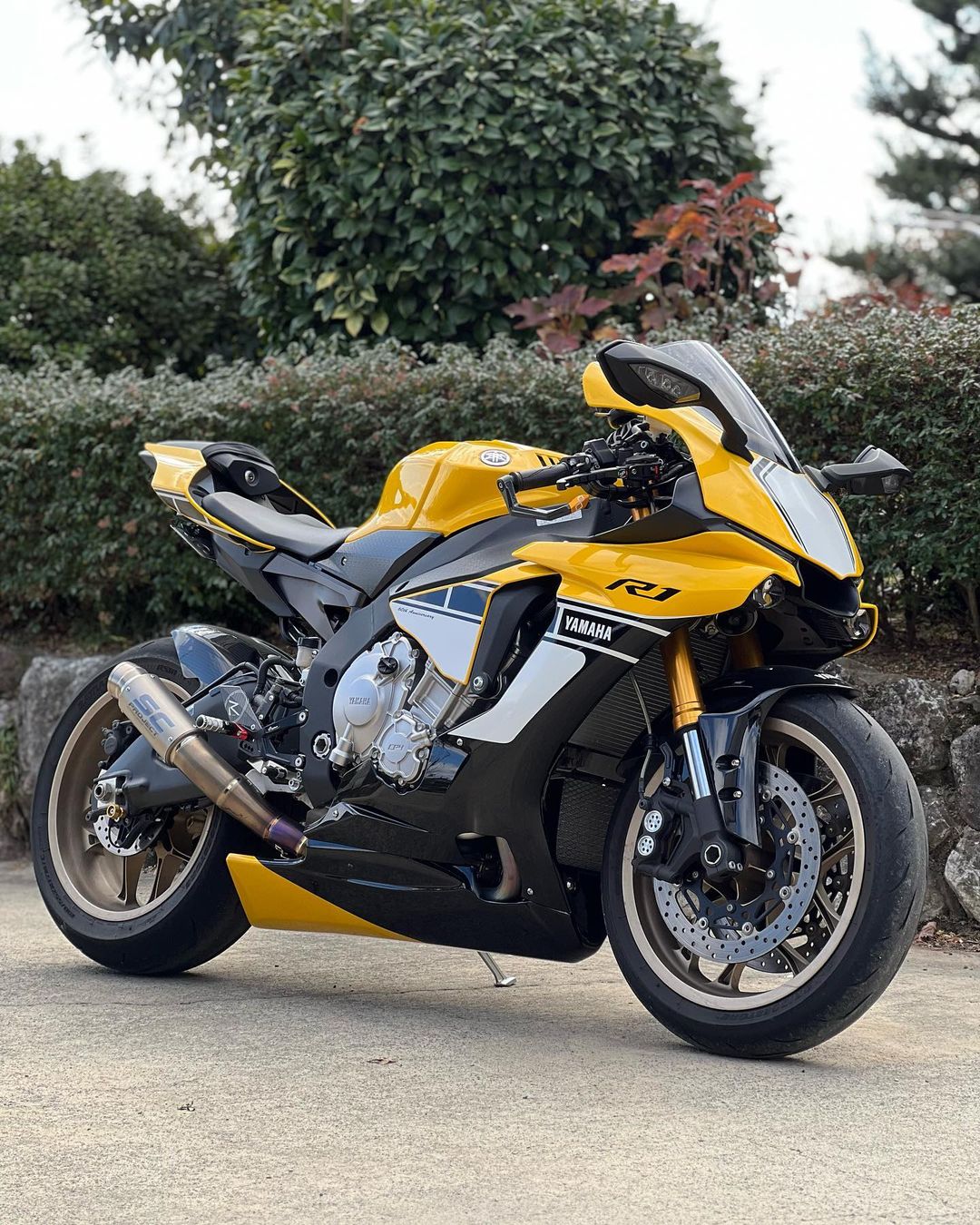 YAMAHA YZF-R6 with SC-Project GP70-R titanium exhaust (street