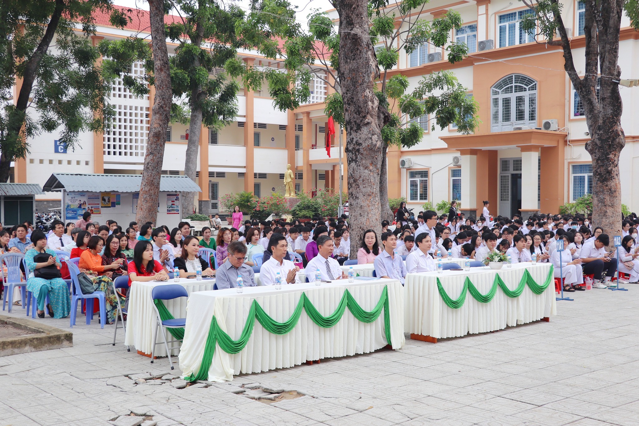 Trường THPT Trần Đại Nghĩa Tây Ninh - Đồng chí Lê Thị Minh Thùy - BT ...