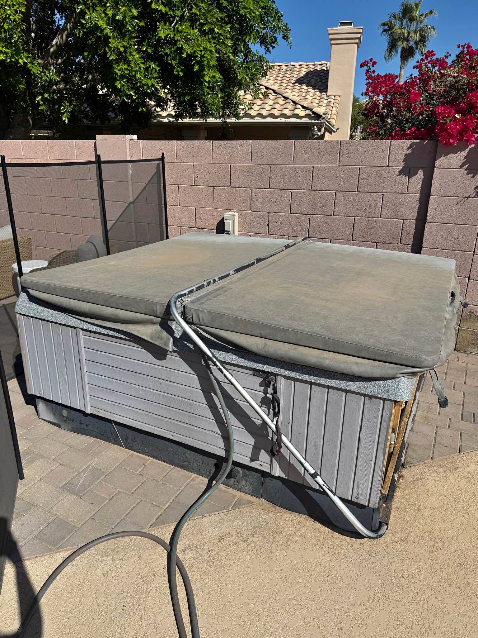 Used Hot Tub Covernull