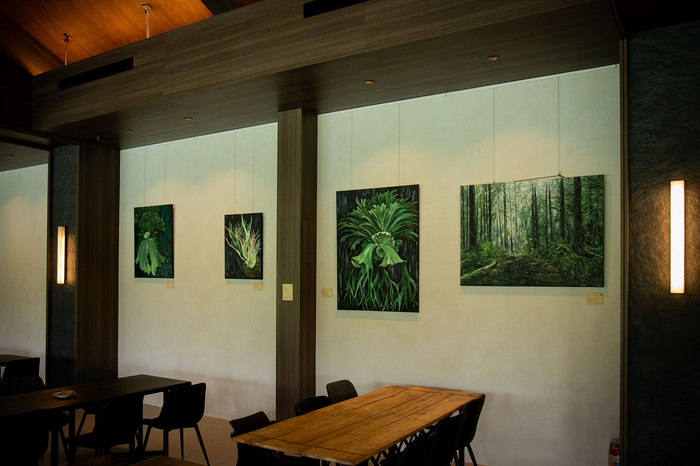 晴花鹿苑 - 這次開幕很榮幸可以邀請到Serina老師在我們餐廳展出她的作品... | Facebook