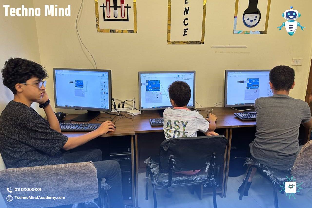 Techno Mind - 💻 ابنك بيبرمج الروبوت... بكود من إيديه! 🤩 🚀... | Facebook