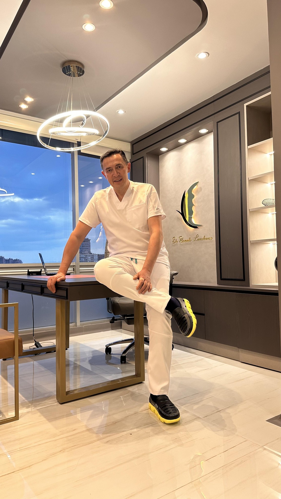 Dr. Aridio Collado - ¡Feliz Lunes! “La belleza comienza en el momento ...