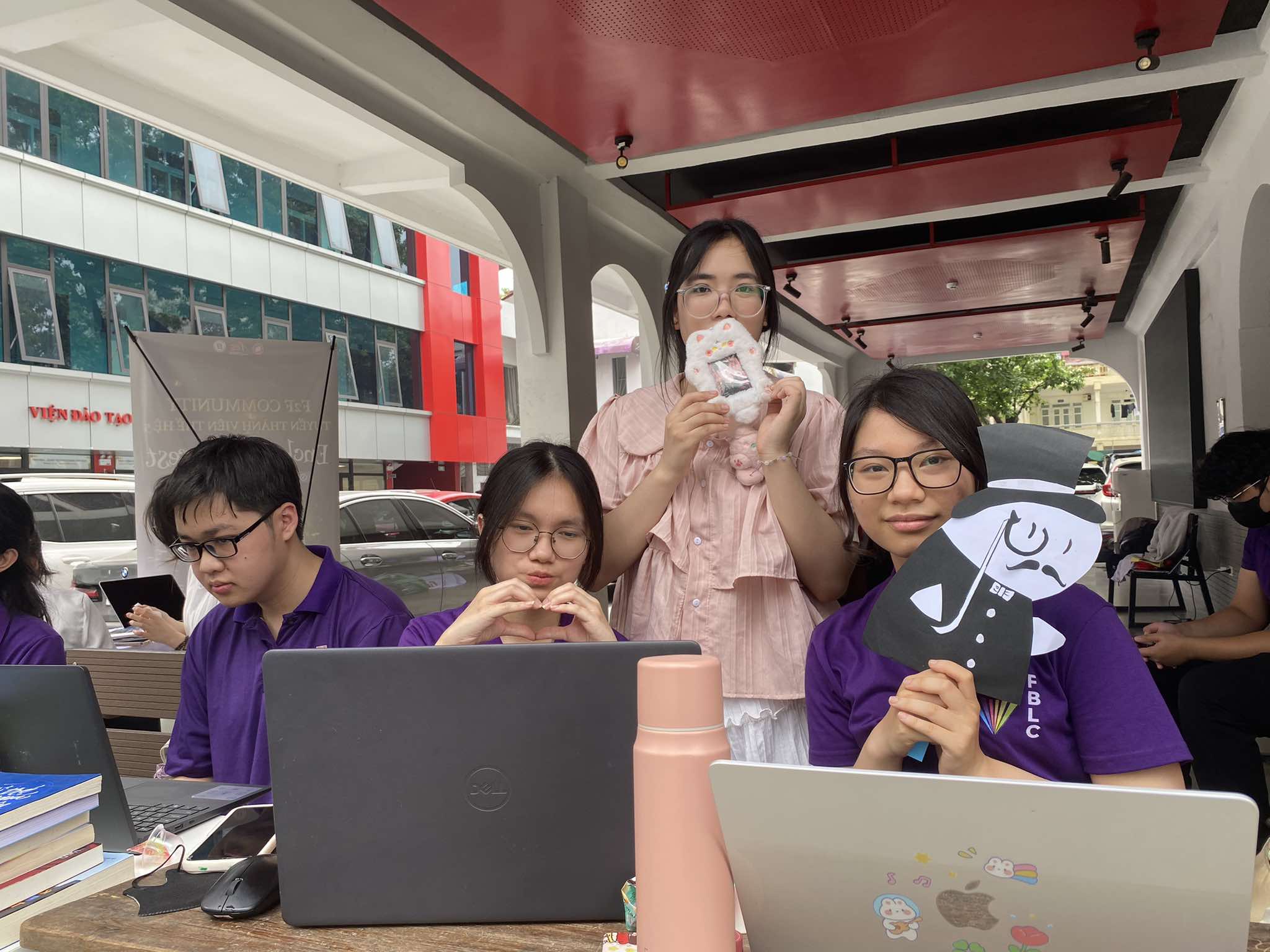 CLB... - CLB Những người yêu sách ĐH Ngoại Thương - FBLC
