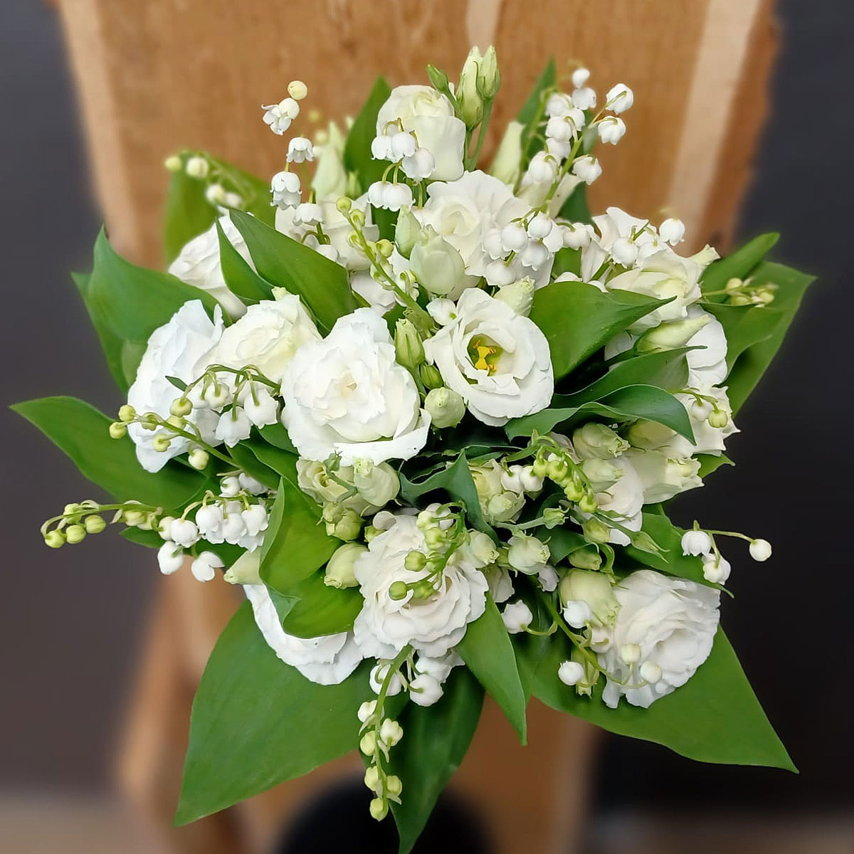 Brautstrauß mit Maiglöckchen: Ganz nach Wunsch von uns gestaltet. Morgens im Geschäft abgeholt und um 10:00 Uhr in Dänemark das Ja-Wort gegeben. Wir bereiten alles termingerecht vor! :) #hochzeit #b
