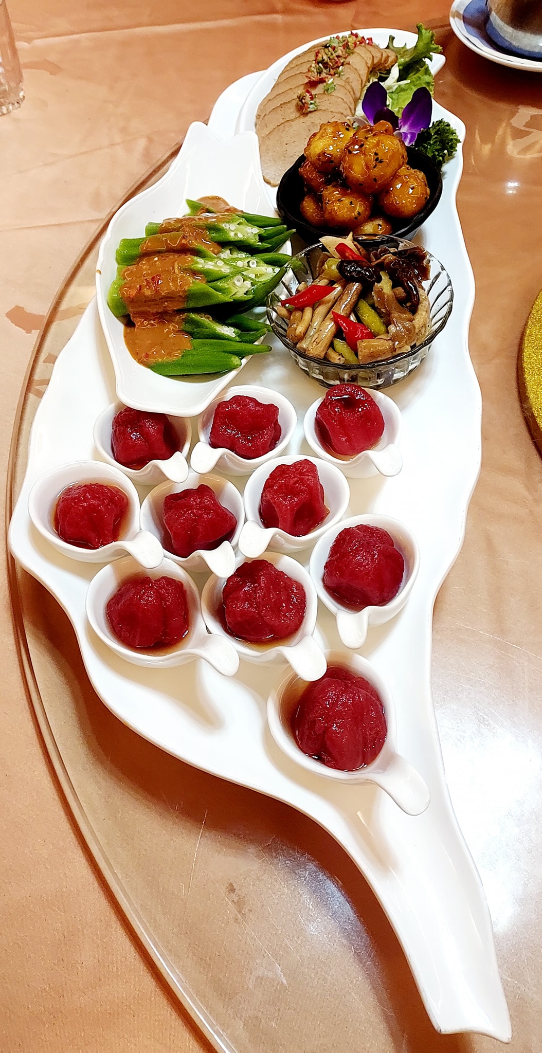 飄香園蔬食茶齋 - 當葷食廚師可以為素食者料理出一桌 #藝術美味素食佳餚... | Facebook