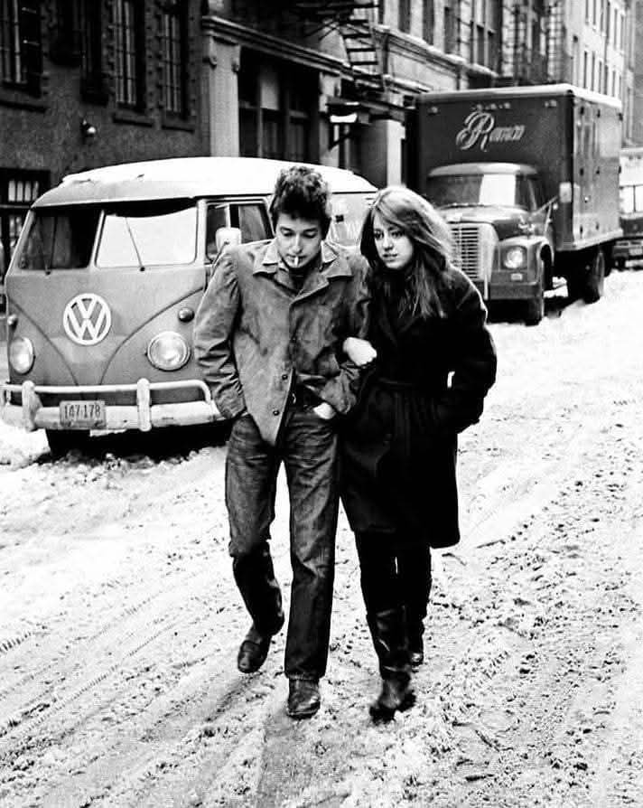 Fotorretórica de Hollywood bob dylan Bob Dylan photographed by Gloria Stavers at Central Park Zoo 1963