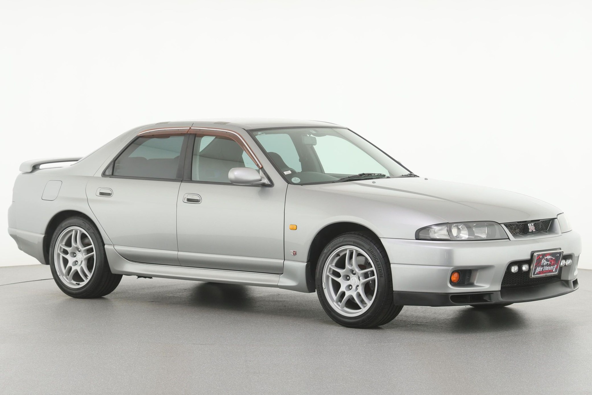 5-speed R32 Skyline finished in super rare Greyish Blue Pearl