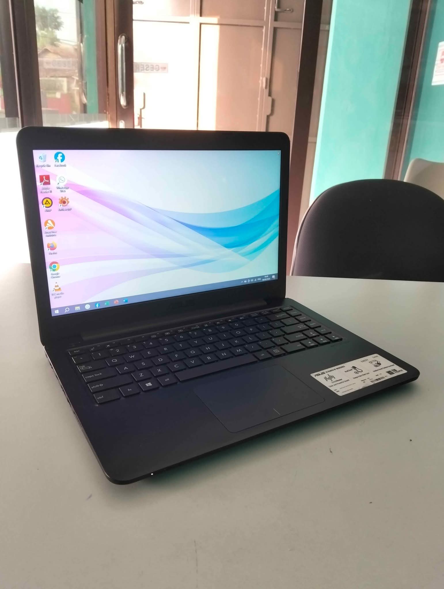 ASUS E402Y Second Good Quality ✔️ Spesifikasi : ?AMD E2-7015 