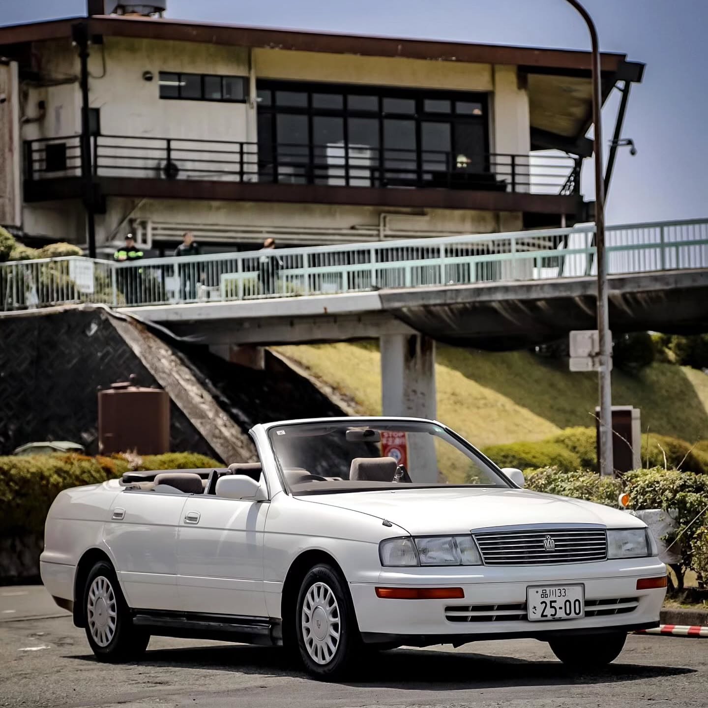 Opened Toyota Crown (JZS141) 'The victory parade car' by 'Toyota