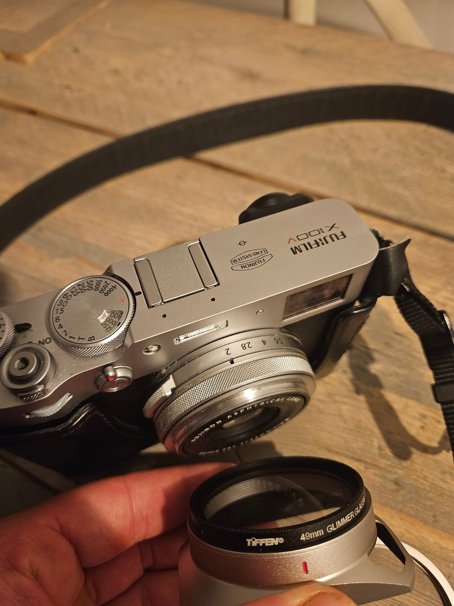 X100VI, using a Glimmer Glass 1. M METRO METRO MM M BETRO 新袋 ETRO