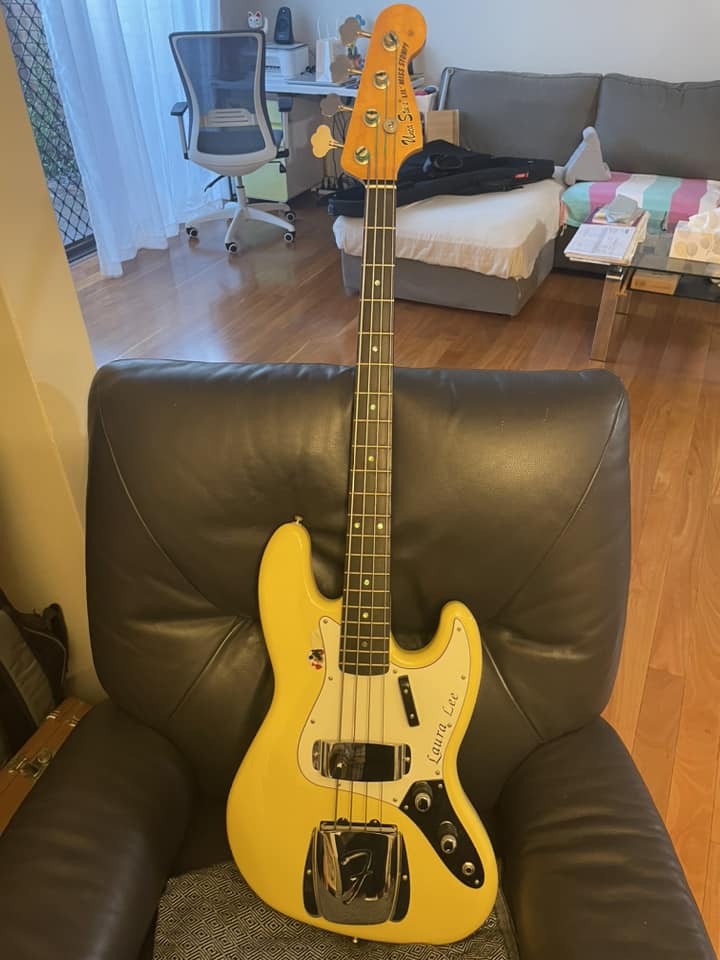 Laura Lee with signature SX Bass 💛🧡 . #lauralee #khruangbin #sxbass