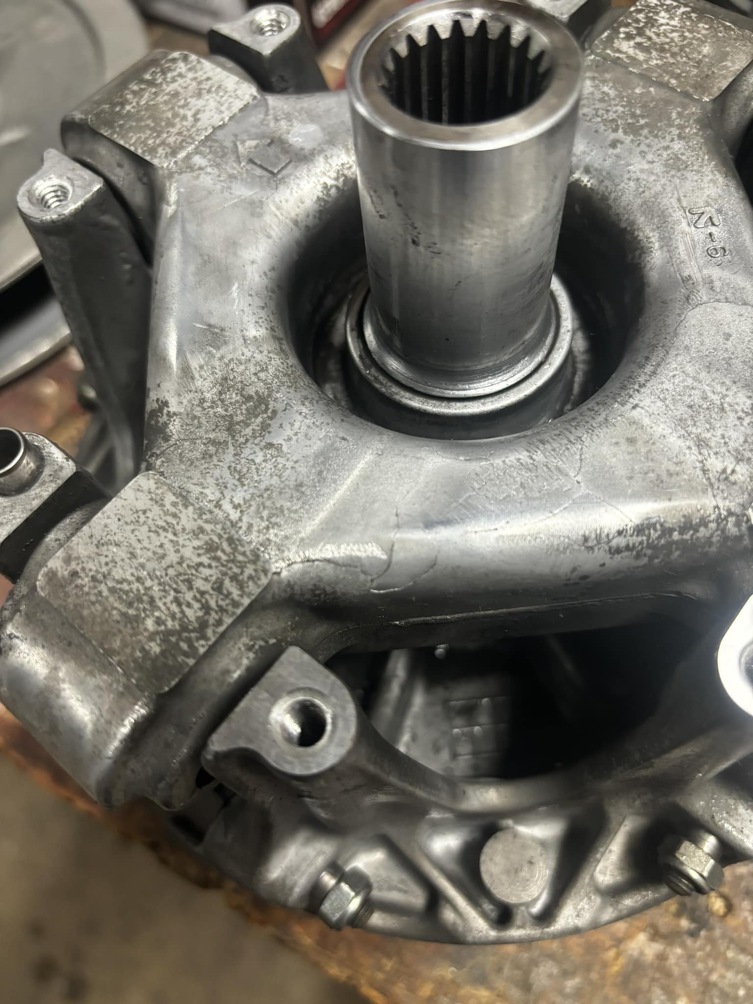 problems with 800 clutch cracking?