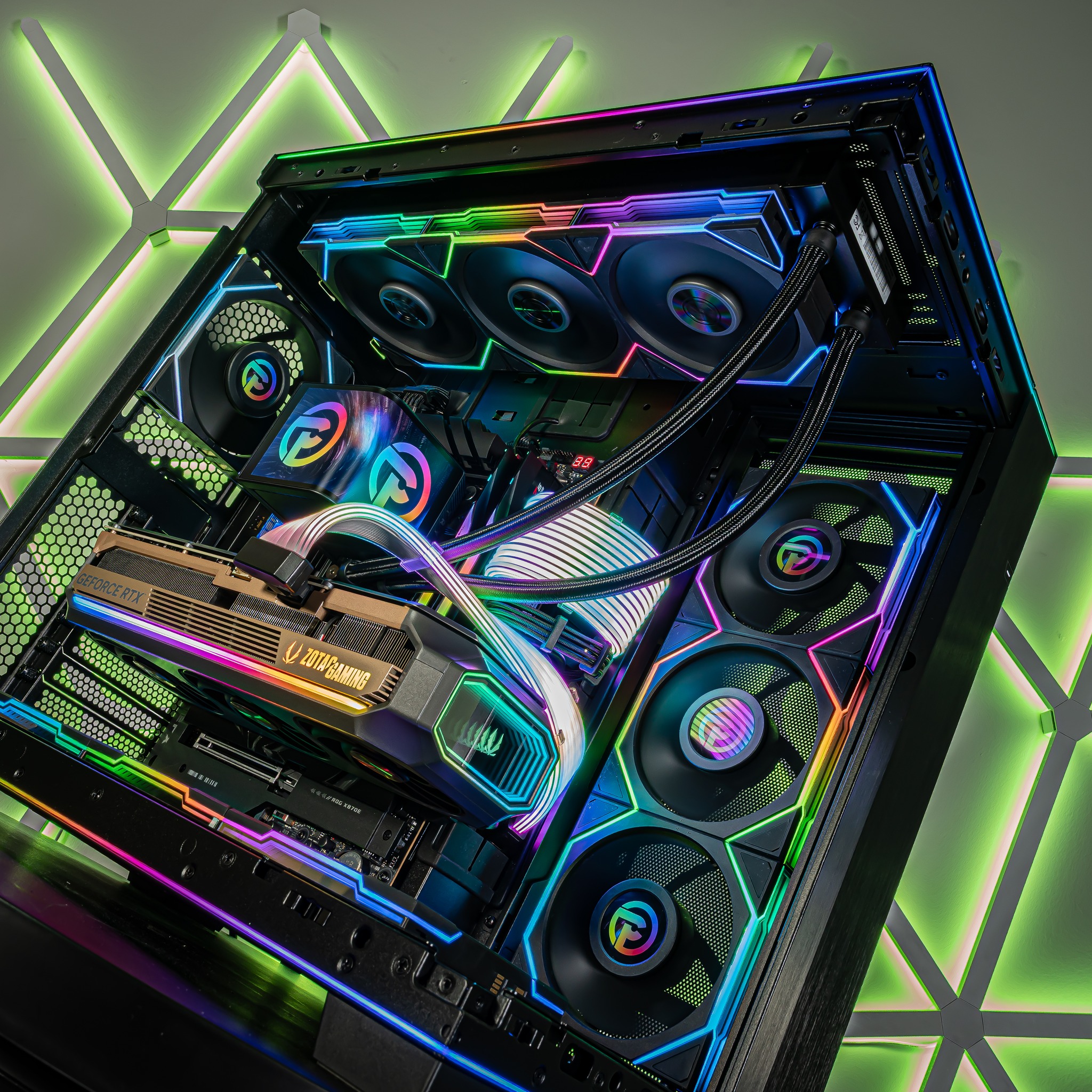 ZOTAC 5090 AMP Extreme Infinity with Lian Li fans did NOT miss ?