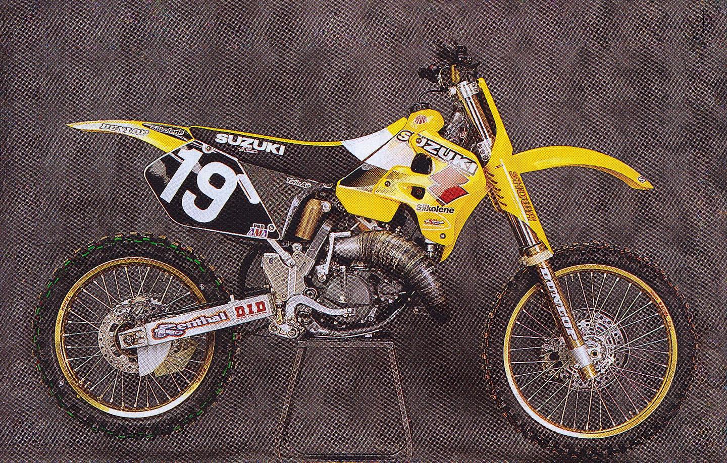 1996 Factory Suzuki RM125 of James Dobb - @kenfaught24 📸 #Zook
