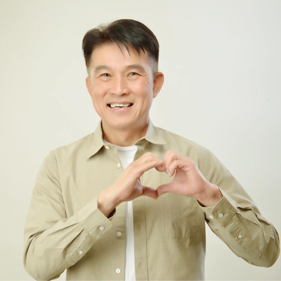 初四，今天要迎財神。 所以阿斌提早去彩券行報到。 刮了，沒中。 看來財神應該還塞在路上。 不過沒關係，有參與就好。 阿斌已經當分母了，運氣留給 ...