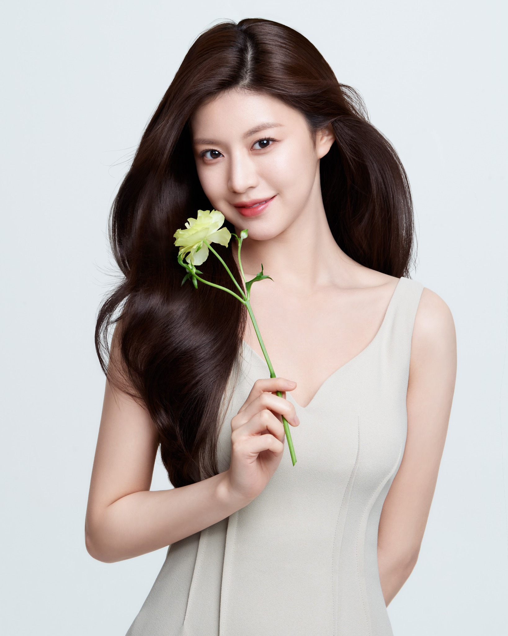 Beauty美人圈 - 最新！#高允貞 出任「呂Ryo」全球代言人💓 全新清新形象照同步公開，漂亮的允貞比花還美啊😍...