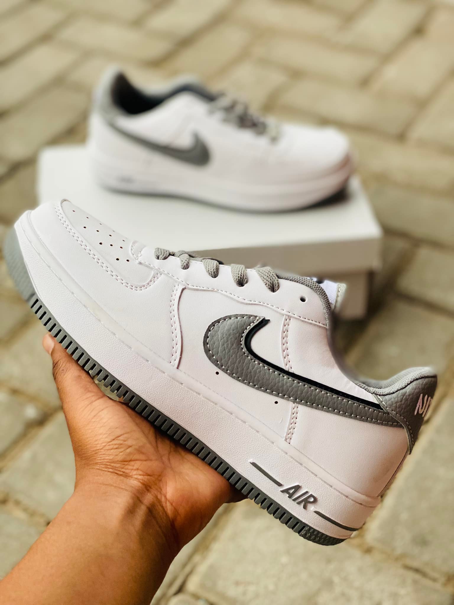 ? NIKE AIR FORCE 1 ? 44 ?? 180 KM ??