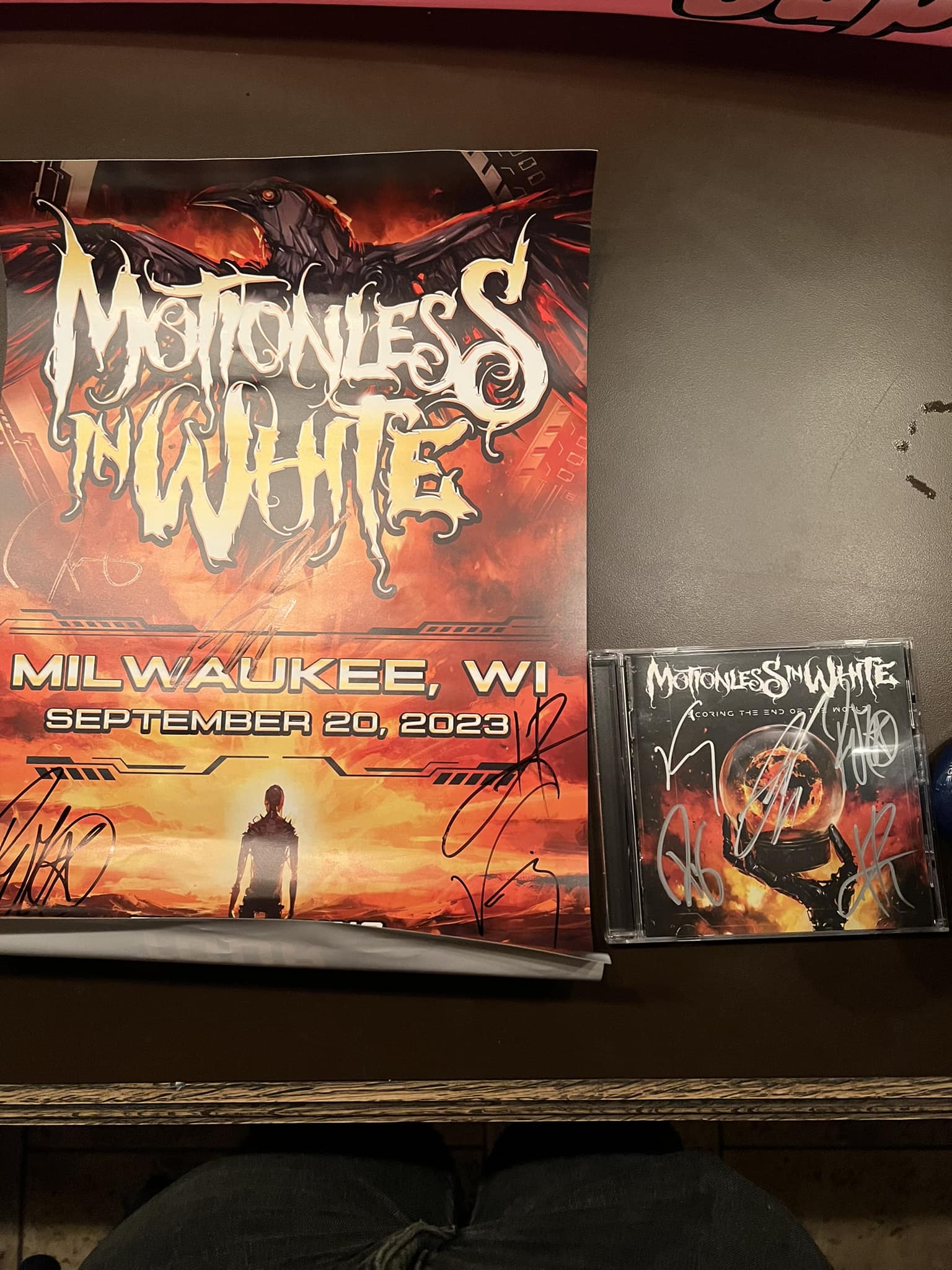 Motionless in White fan receives signed CD