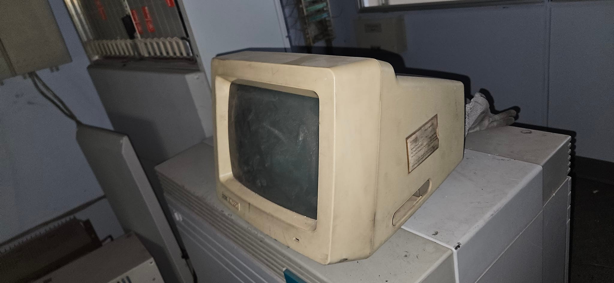 Vintage 1983 VT220 computer terminal found