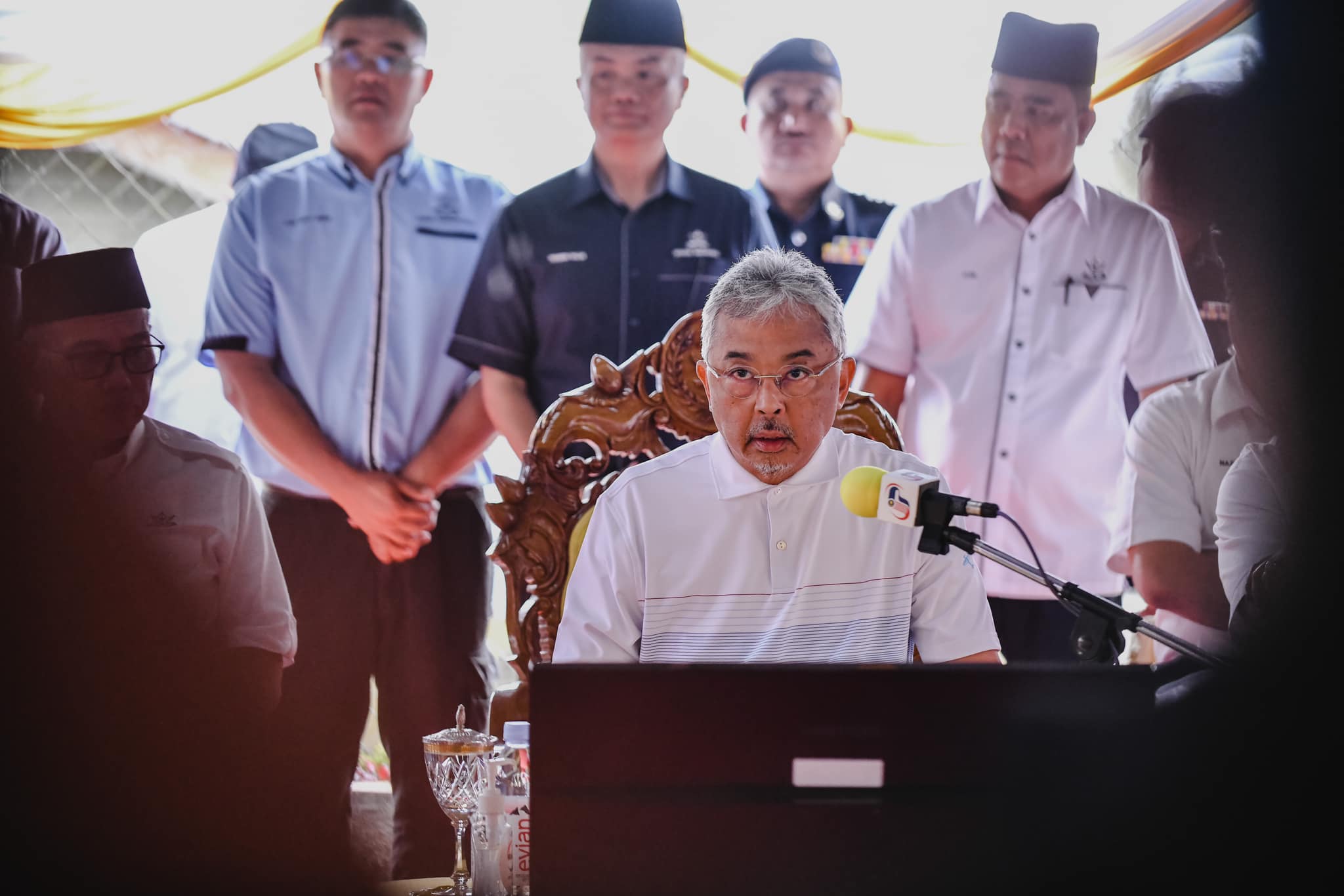 Mengiringi Kebawah Duli Yang... - Wan Rosdy bin Wan Ismail
