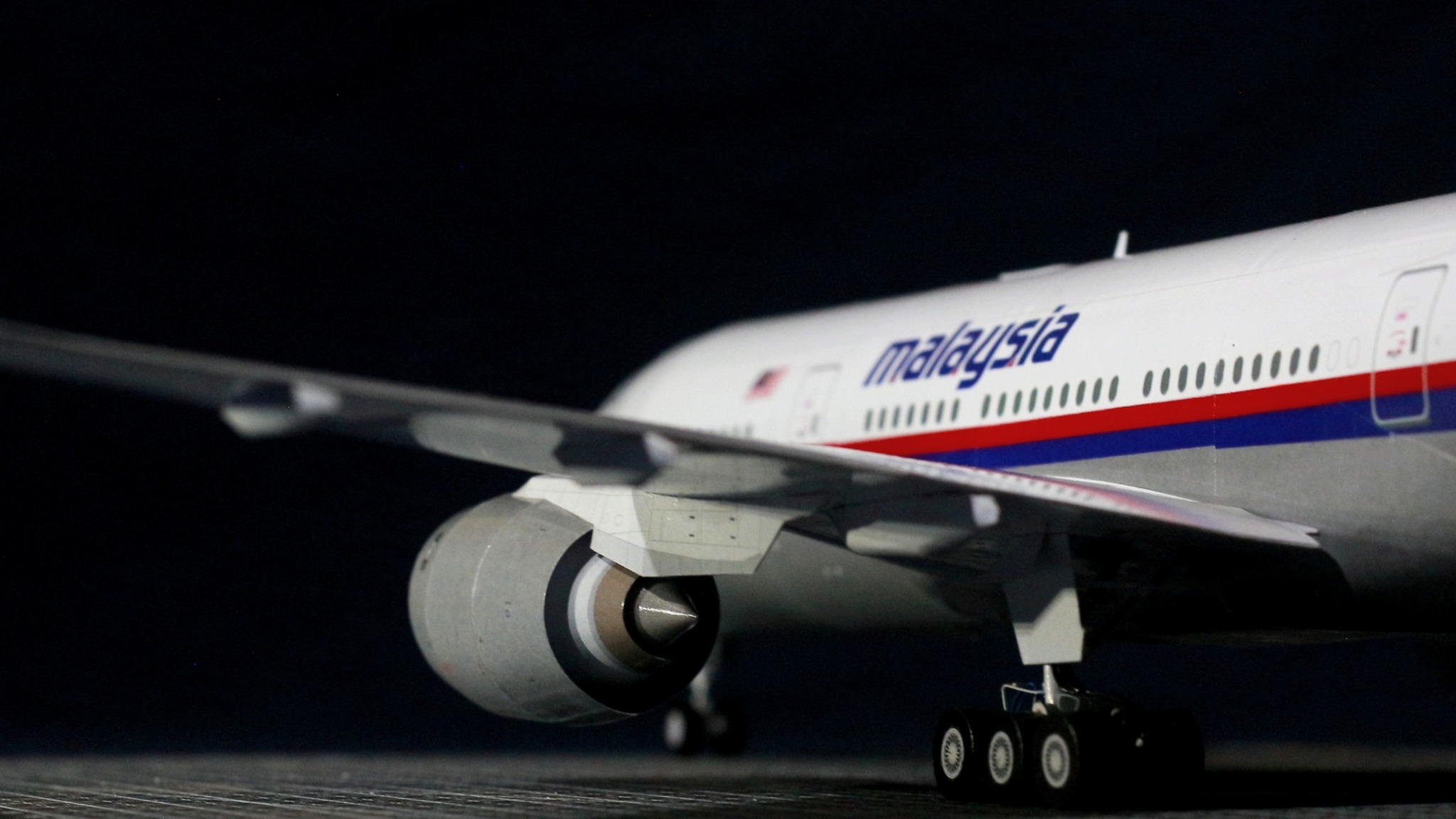 Boeing 777-200ER Malaysia Airlines Scale : 1/120 Design : Edwin