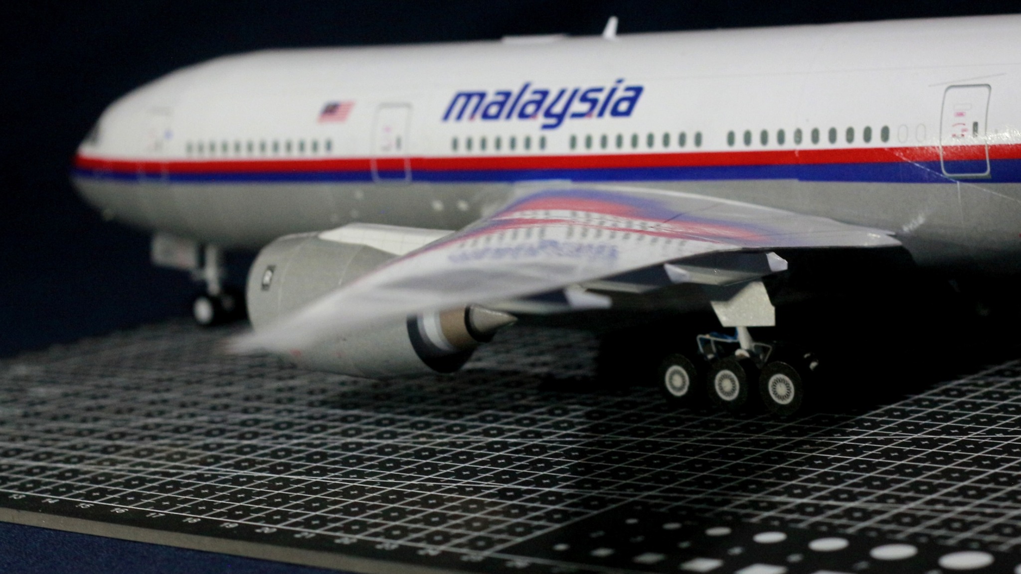 Boeing 777-200ER Malaysia Airlines Scale : 1/120 Design : Edwin