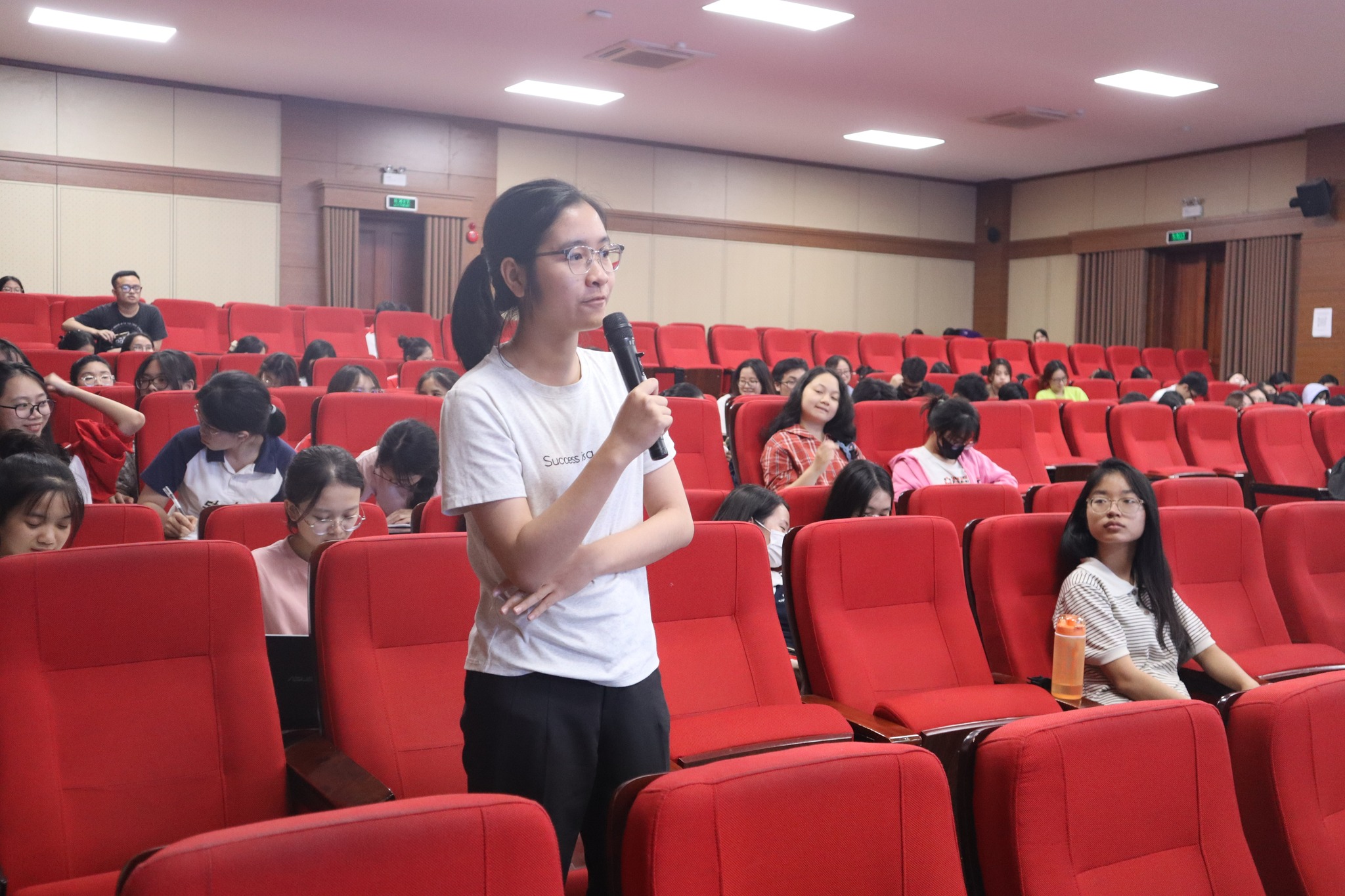 CLB... - CLB Những người yêu sách ĐH Ngoại Thương - FBLC