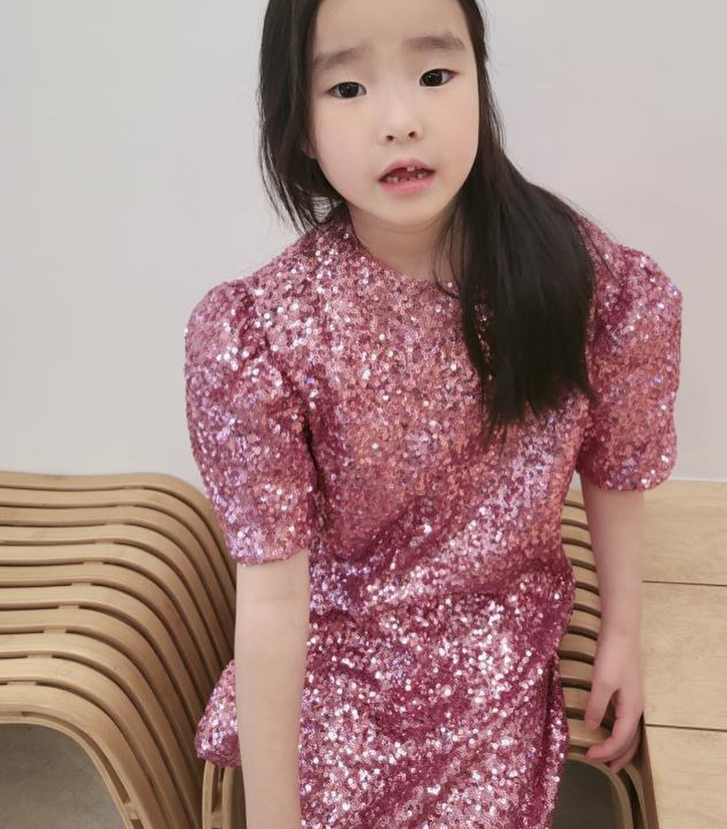 ramidami_2019 - RAMI DAMI 오늘밤 12시 예쁜 공주님들을 위한 스팽글 원피스와... | Facebook
