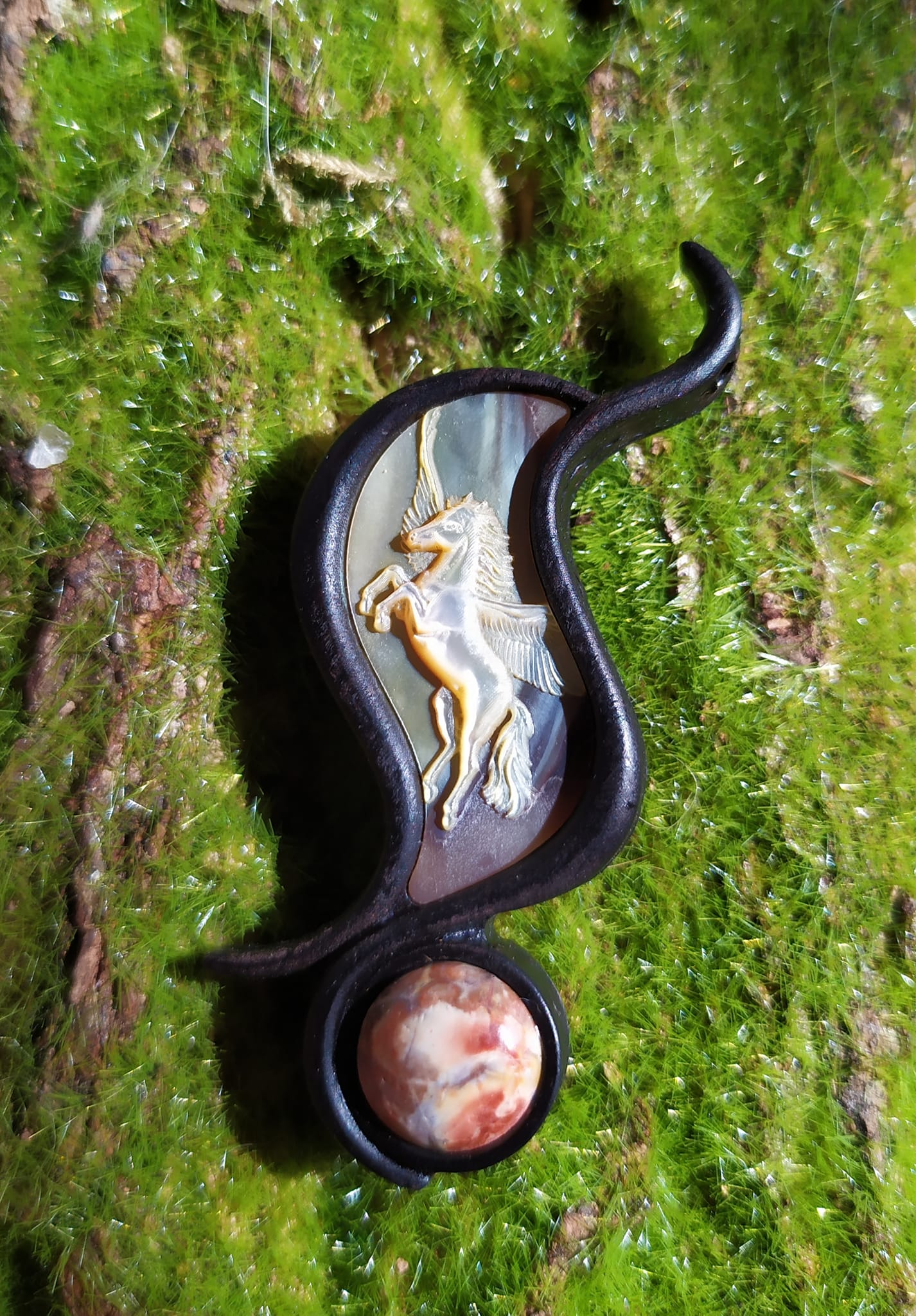 Pendentif Ancien écureuil Sculpté En Nacre - Longueur 2,5 Cm - Occasion En Très Bon état