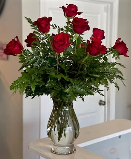 Red rose special! A dozen red roses... - Southern Tradition | Facebook