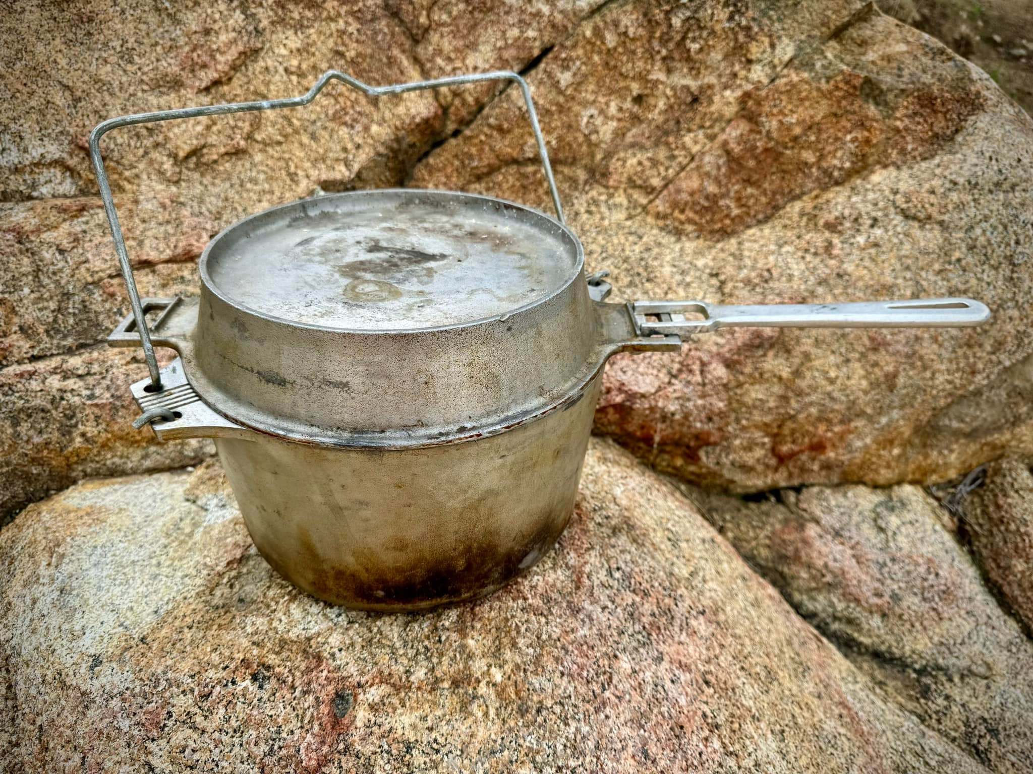 MAGNAWARE Cast Aluminum Dutch Oven - Even Heat Distribution Lightweight 5 Quart
