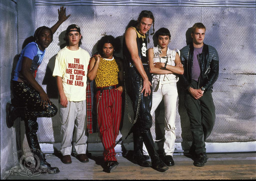 Wallet chains in the 90s, a nostalgic fashion trend
