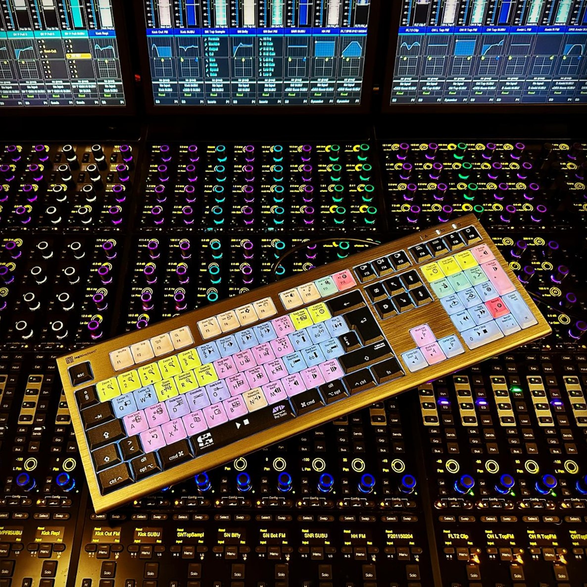Avid - 🎚️ Recording studio tools 📷 instagr.am/secaudio.ch ️ avid.com/s6 ...