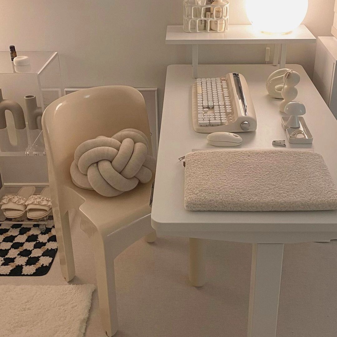 ⚪💼 Blending the best of both... - FlexiSpot Philippines