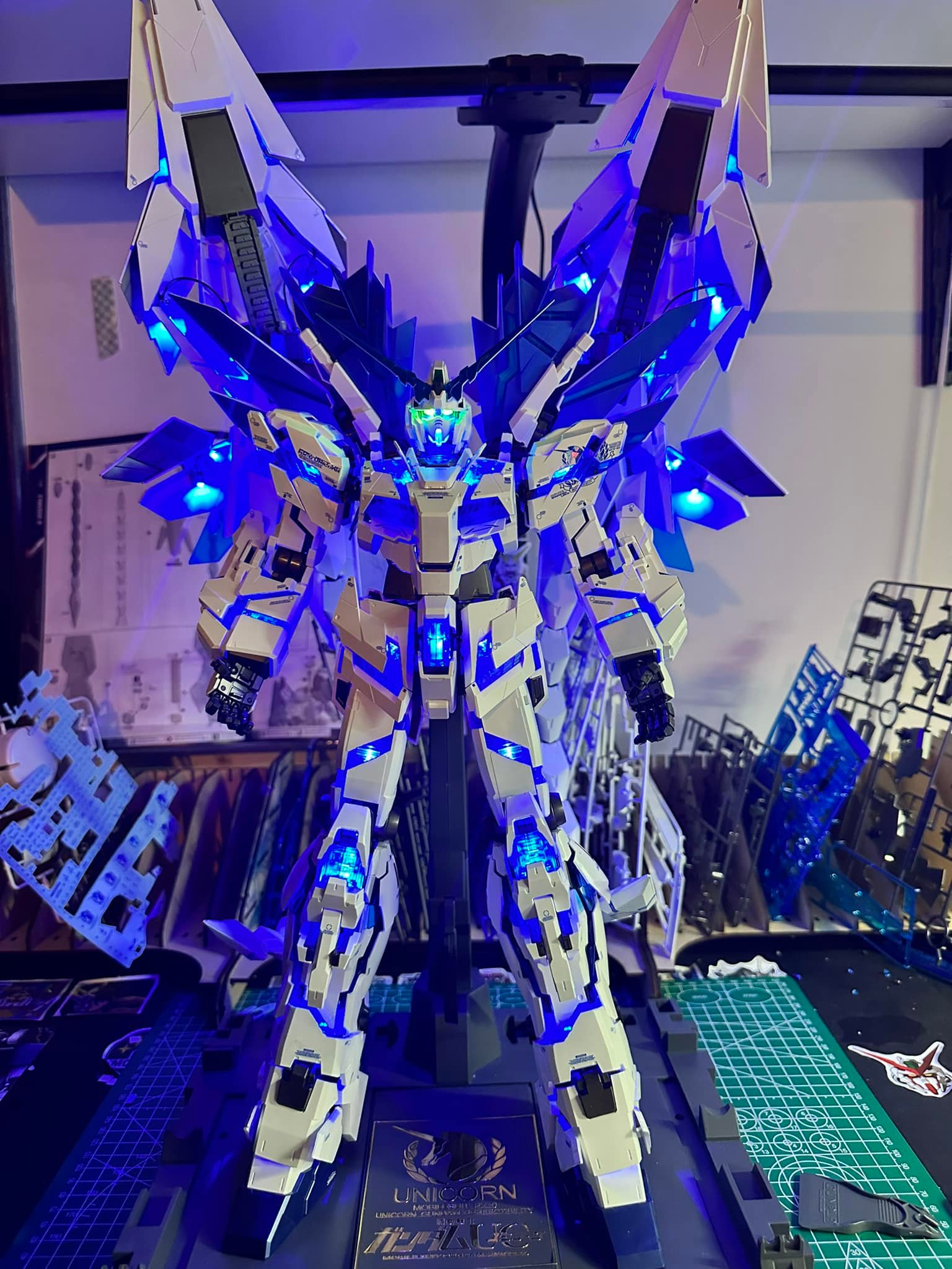 Kosmos PG LED Unit For RX-0 Unicorn Gundam 1/60 – Kit D’éclairage Rouge (modèle Non Inclus)