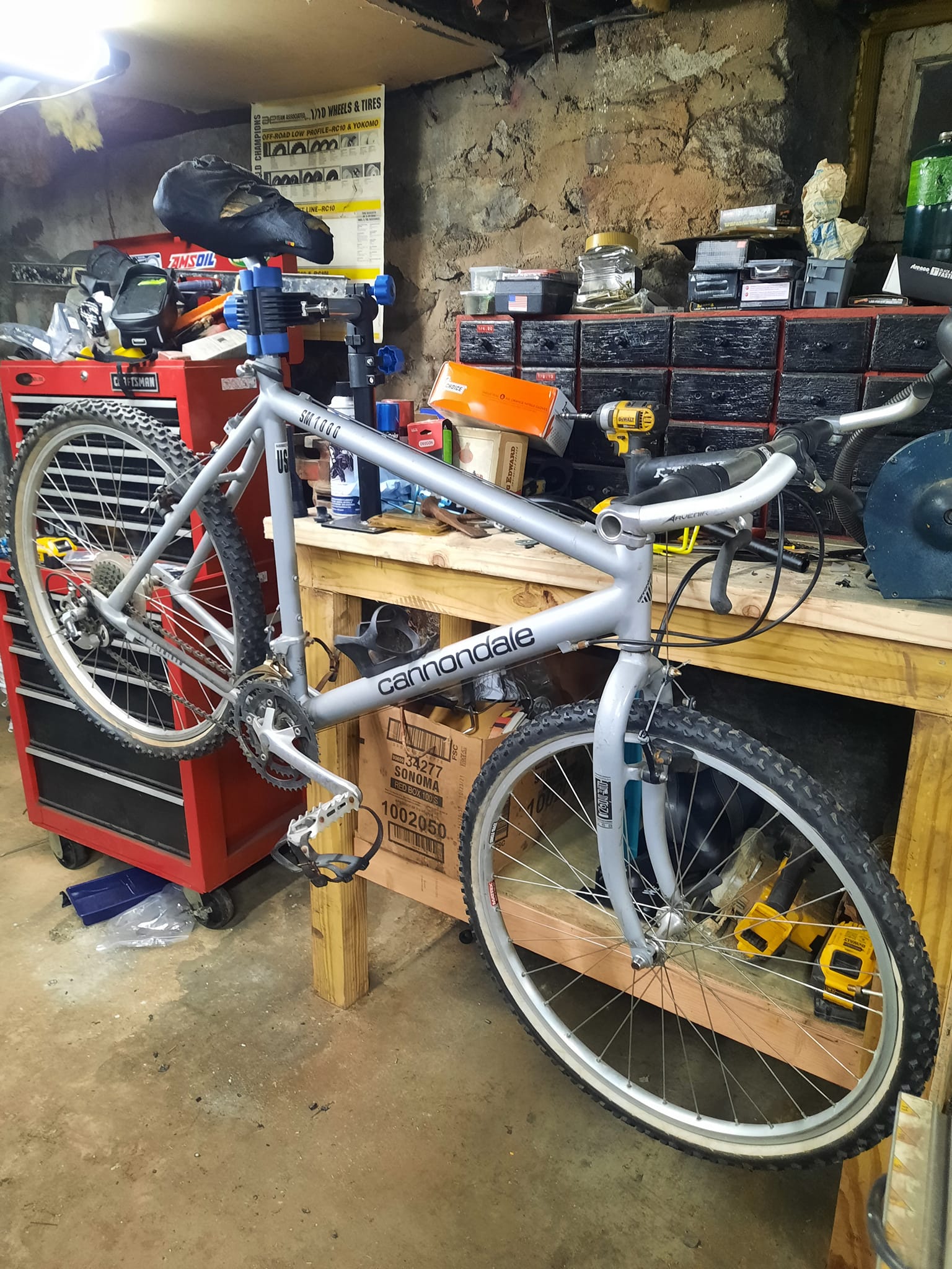 Riding vintage Cannondale SM1000 bike