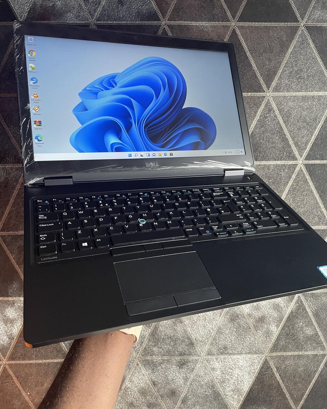 Dell Vostro 5568 core i7 7th gen @ 2.90 ghz 4gb dedicated Nvidia
