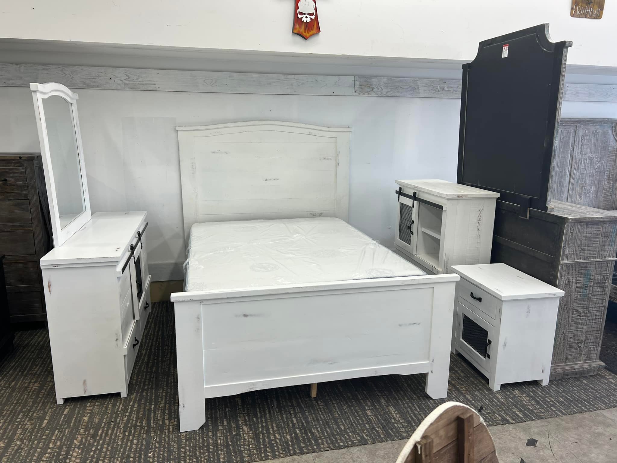 Home Decor & More Furniture Liquidation Store