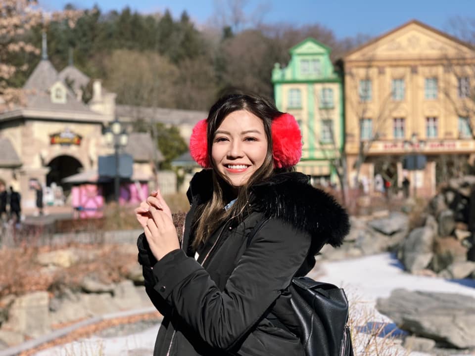 娟姐 Florica Lin - 🏰 我沒甚麼優點 就是最擅長令自己快樂 到主題樂園玩一下過山車 去餐廳點得滿滿的整枱美食 跟朋友瘋瘋癲癲地亂 ...