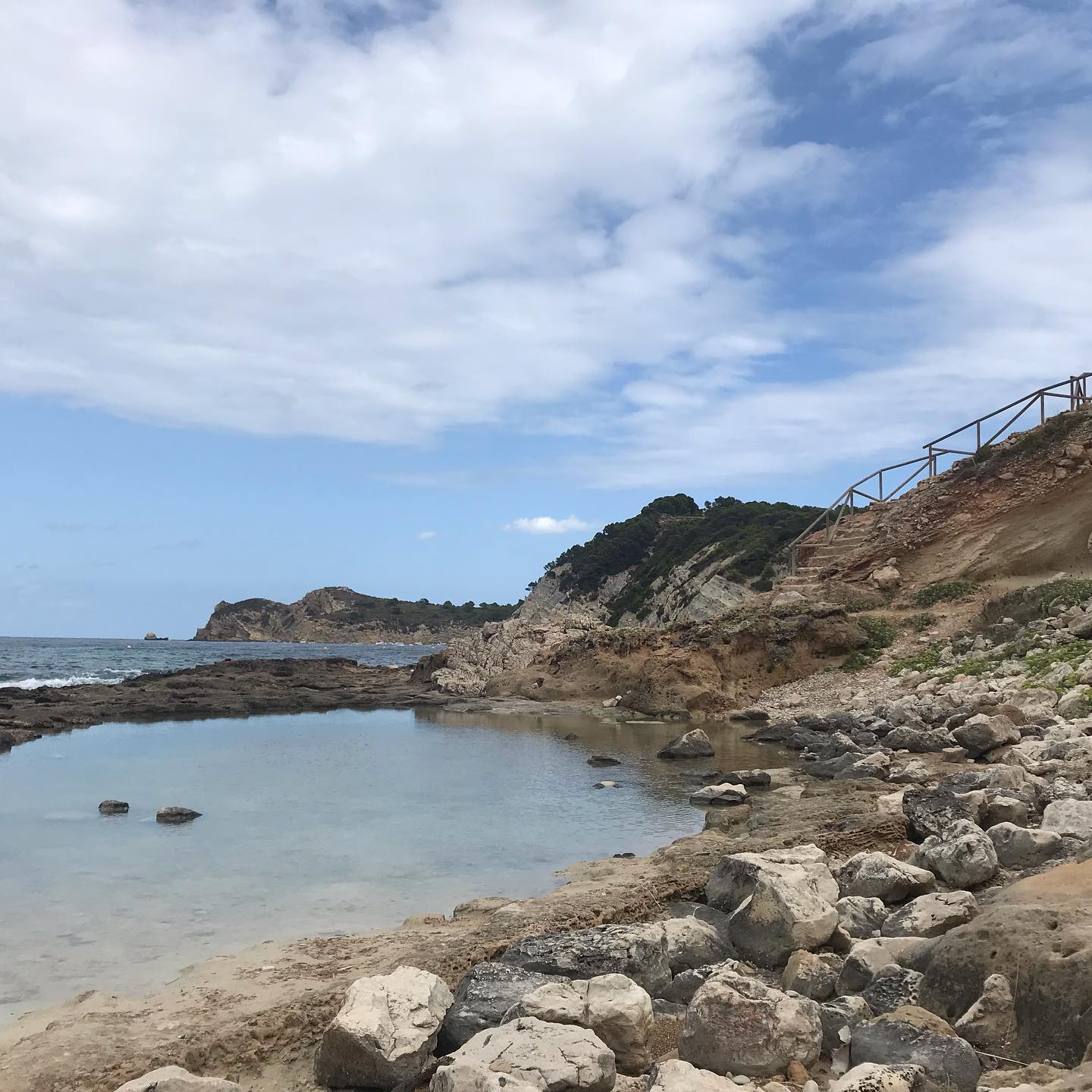 Dos maletas y cuatro aletas - Home