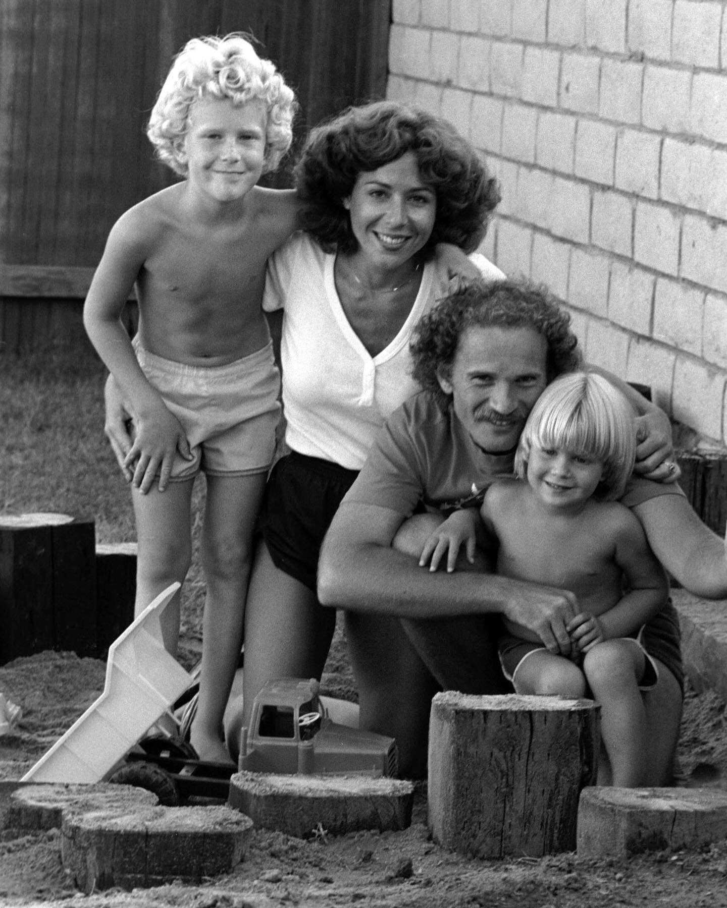 It is with great sadness that we... - The Tommy Coomes Band | Facebook