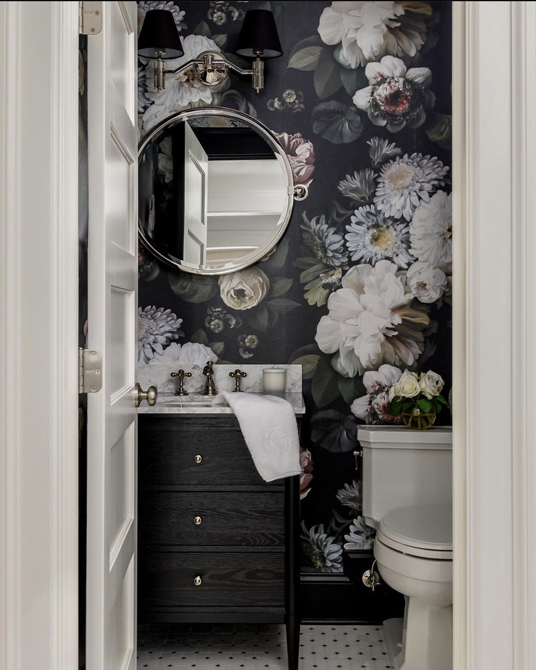 "The powder bath at our latest... - Ellie Cashman Design