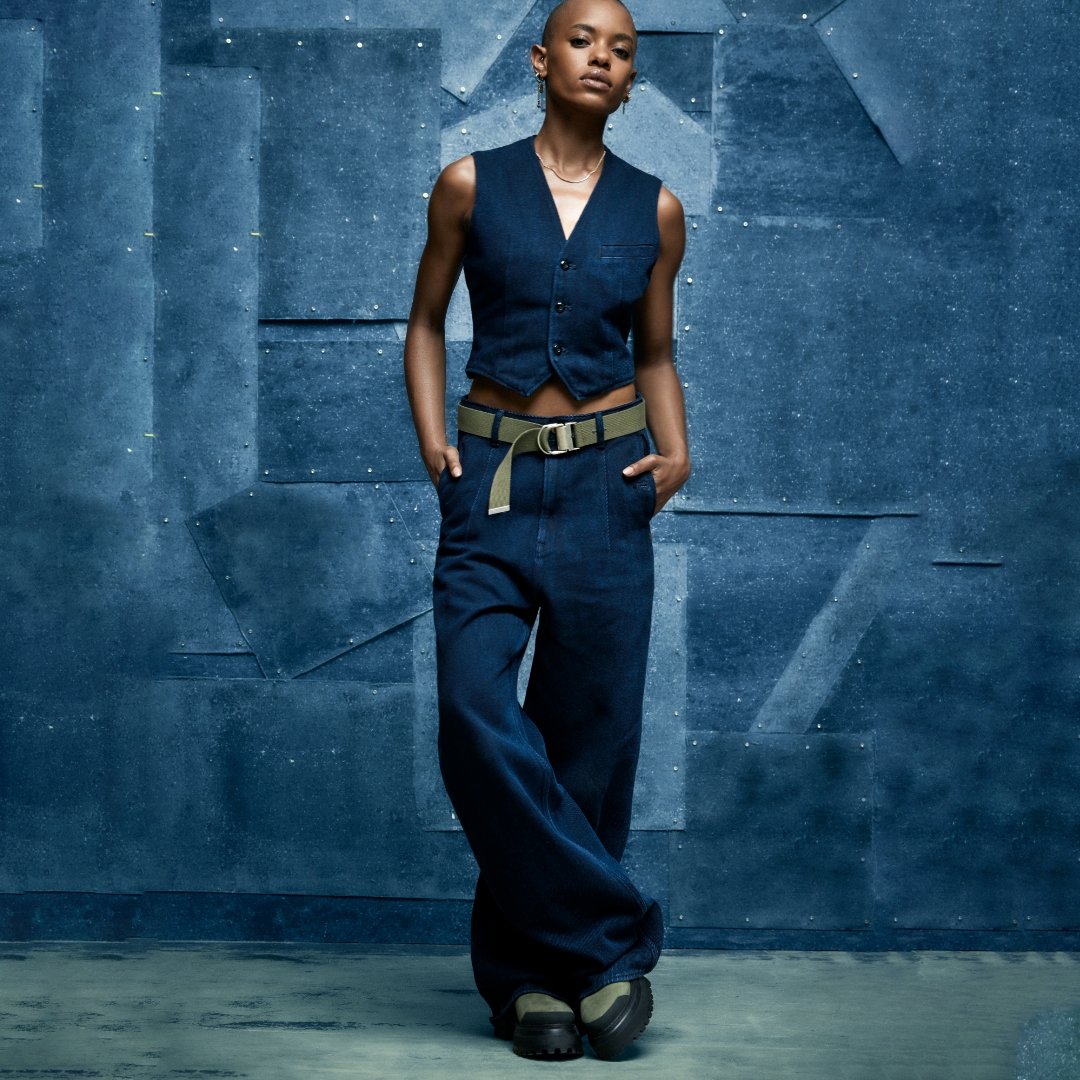 The 90s called, and we answered! This gorgeous denim jumpsuit and